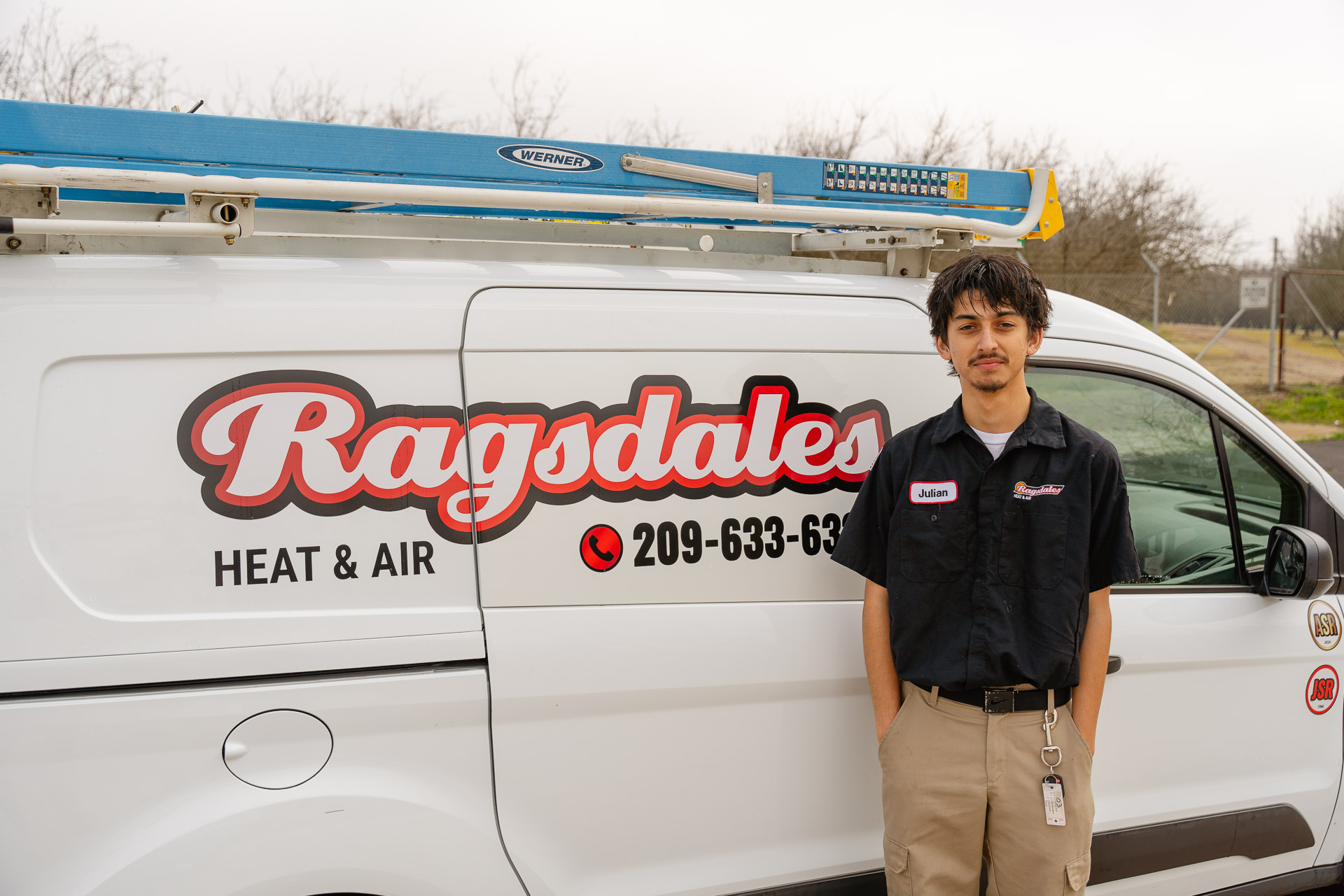 Ragsdales consultant shaking customer's hand